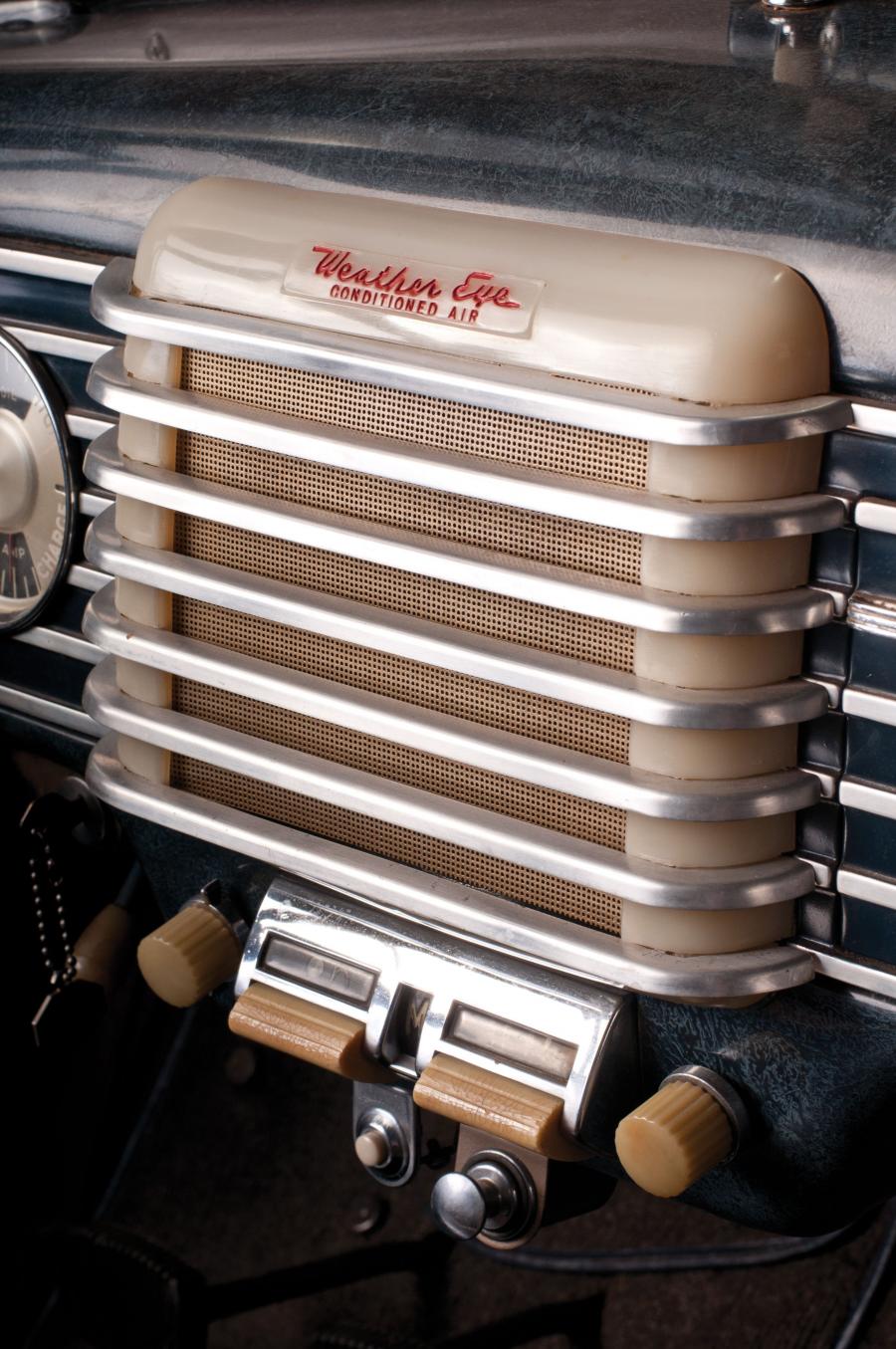 Детали интерьера Nash Ambassador Custom Convertible 1948 года  (фото 12 из 23)